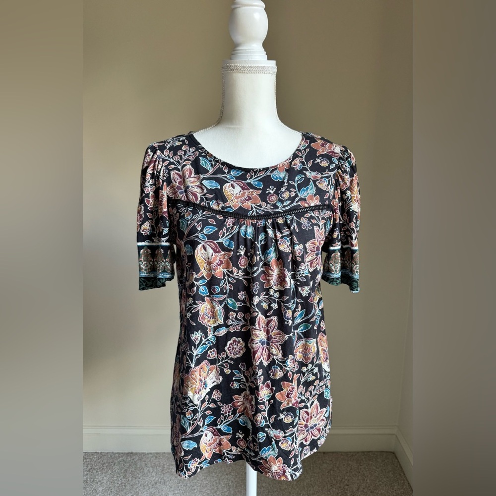 LUCKY BRAND Black Floral Flutter Sleeve Keyhole Back Boho Pullover Top Sz S